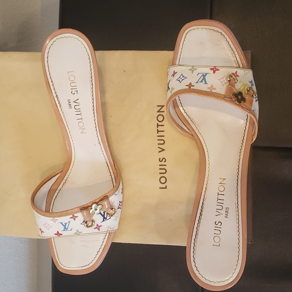 ๐Authentic๐Louis Vuitton White Multicolore sandle - Picture 3 of 12